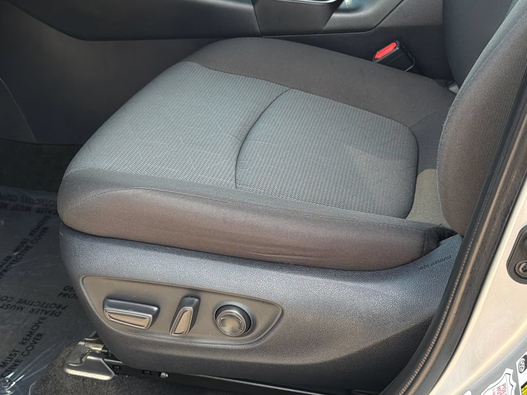 Used 2025 Toyota RAV4 XLE AWD/4WD image 20
