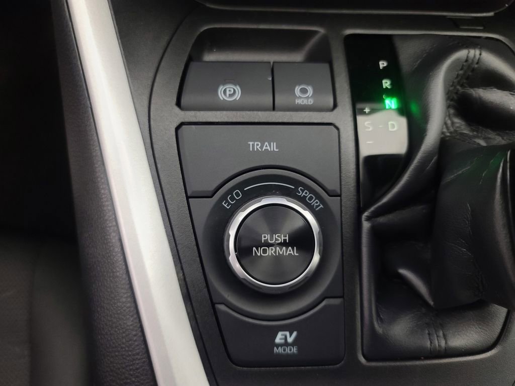 Used 2025 Toyota RAV4 XLE image 36