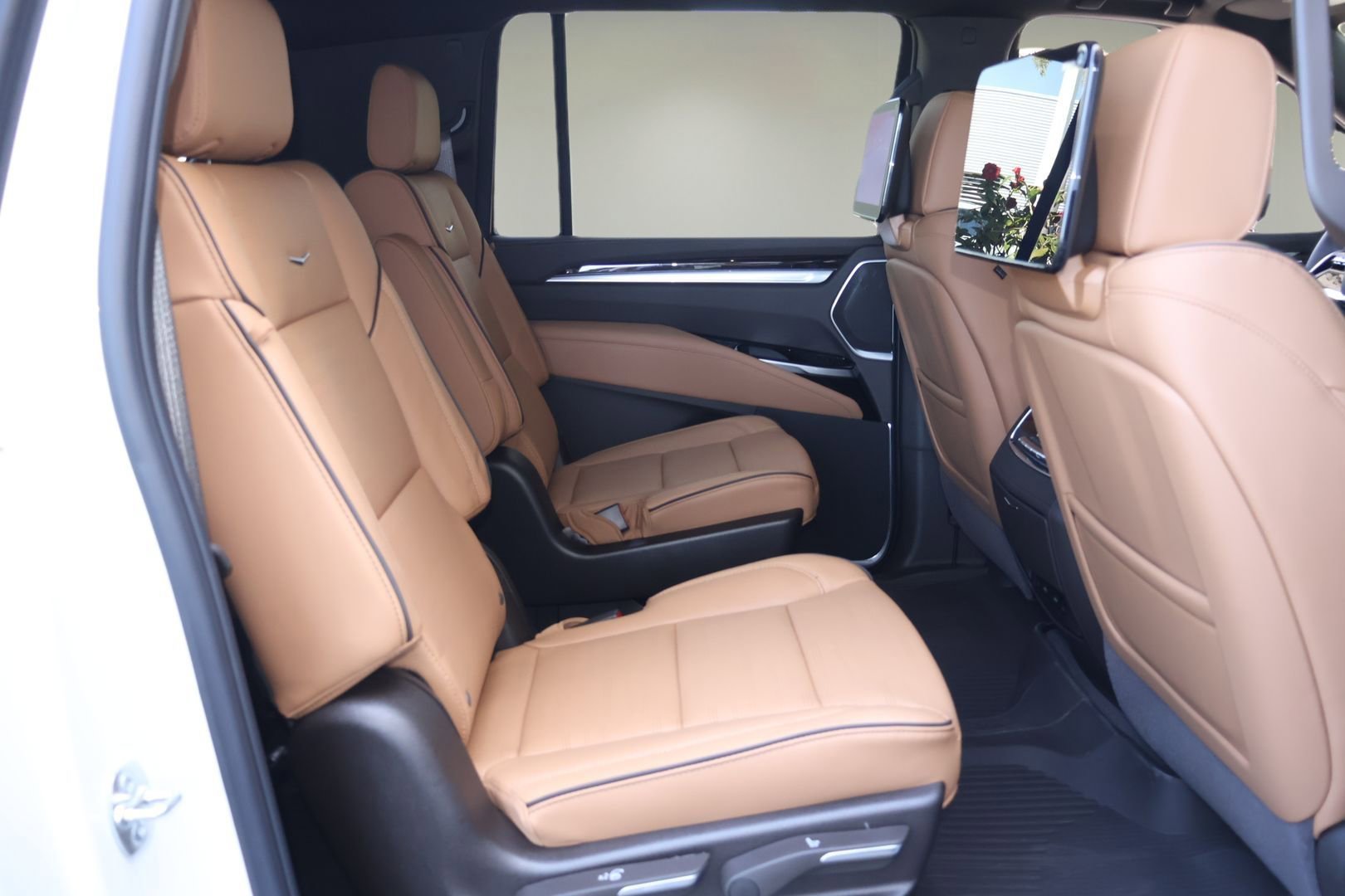 New 2026 Cadillac Escalade ESV Luxury w/ LPO, Floor Liner Package RWD image 18