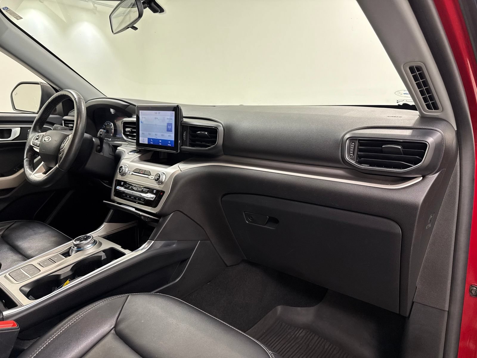 Used 2021 Ford Explorer XLT w/ Equipment Group 202A RWD image 29