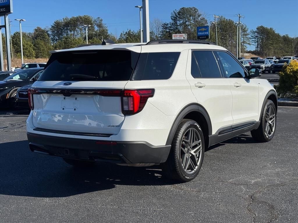 Used 2025 Ford Explorer ST-Line w/ ST-Line Street Pack image 3