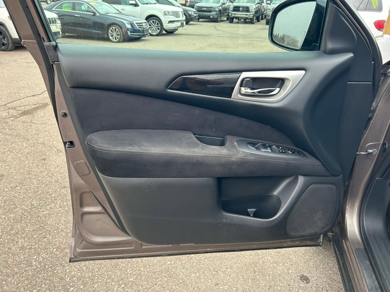 Used 2013 Nissan Pathfinder SV w/ Trailer Tow Pkg image 15