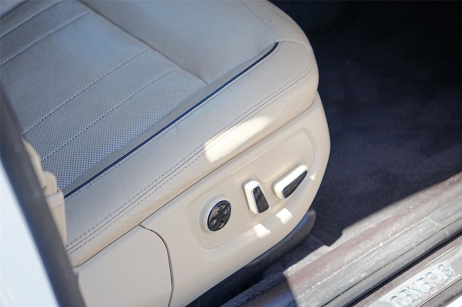 Used 2015 Hyundai Genesis 5.0 image 30