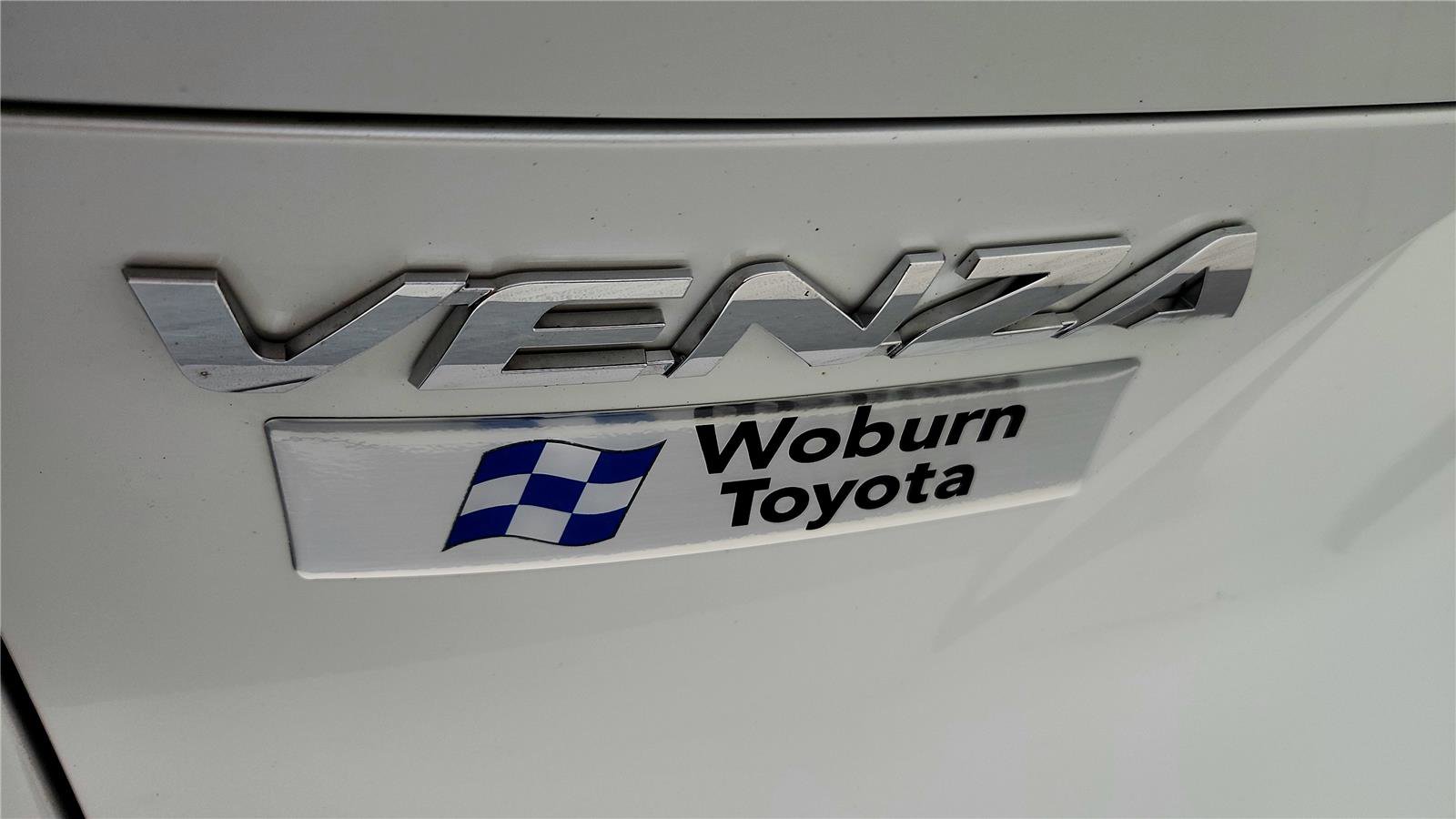 Used 2024 Toyota Venza XLE image 21