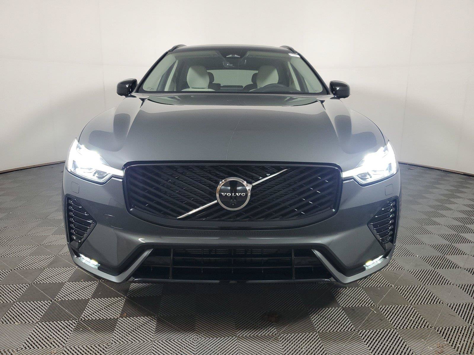 New 2027 Volvo XC60 B5 Ultra AWD/4WD image 2