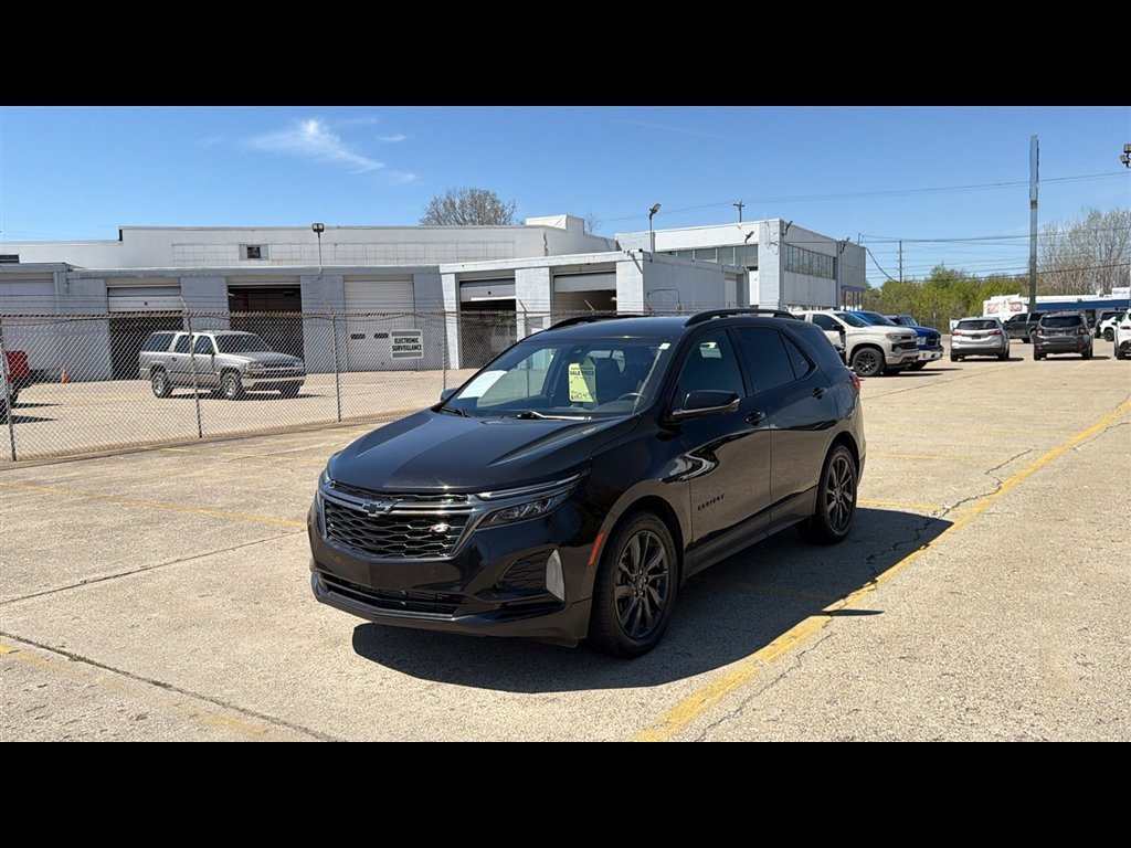 Used 2022 Chevrolet Equinox RS w/ Infotainment Package FWD image 2