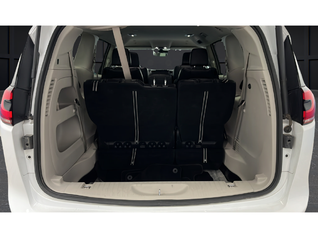 Used 2023 Chrysler Pacifica Touring-L FWD image 27