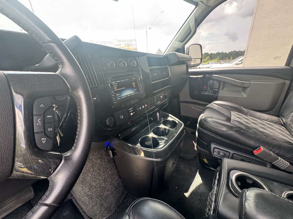 Used 2021 Chevrolet Express 2500 w/ Enhanced Convenience Package RWD image 16