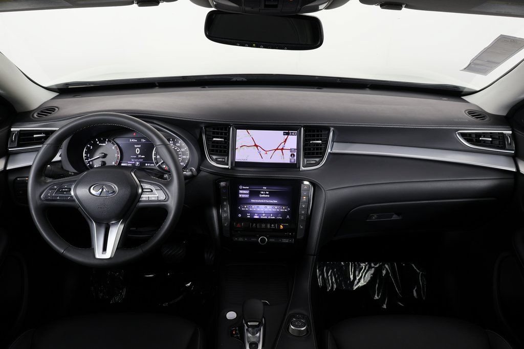 Used 2020 INFINITI QX50 Luxe w/ Navigation Package FWD image 8