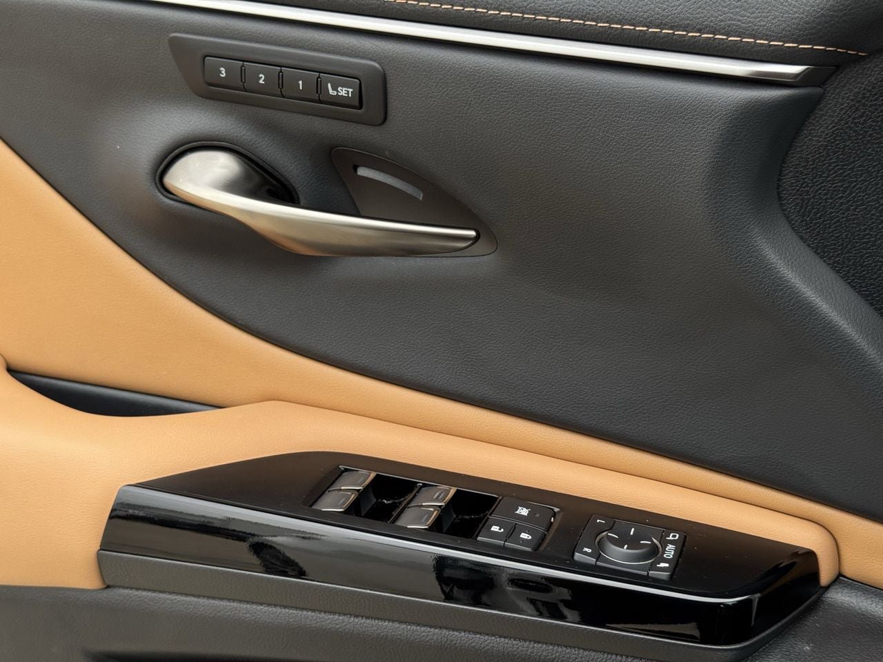 Used 2023 Lexus ES 350 w/ Premium Package FWD image 21