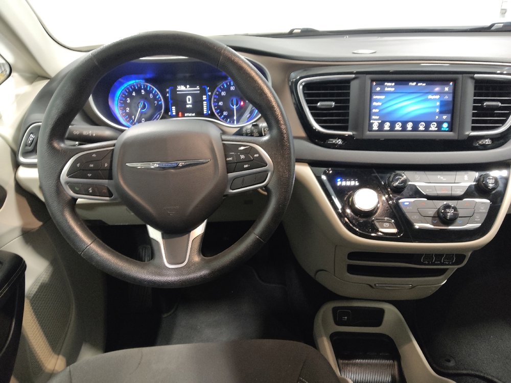 Used 2021 Chrysler Voyager LX FWD image 22