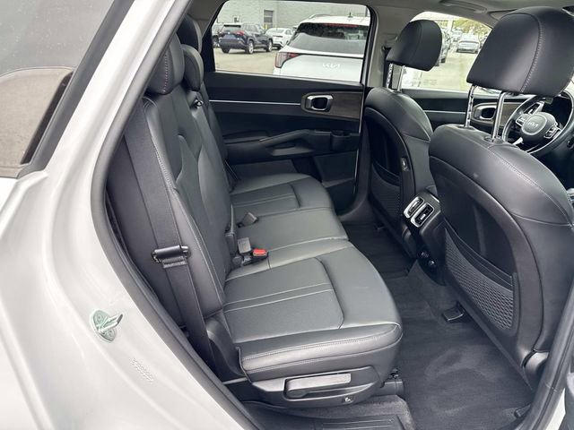Used 2023 Kia Sorento S w/ Panoramic Sunroof Package image 11