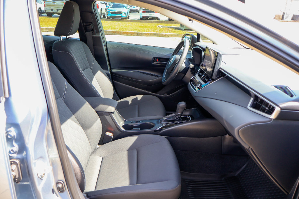 Used 2025 Toyota Corolla LE w/ Convenience Package FWD image 10