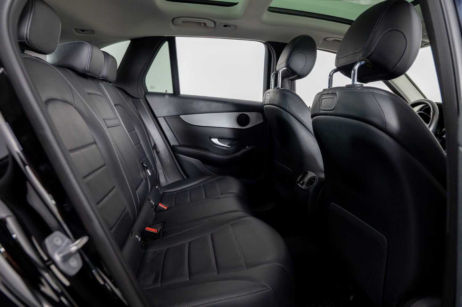 Used 2019 Mercedes-Benz GLC 300 4MATIC w/ Premium Package image 23