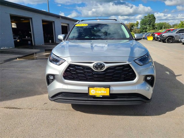 Used 2022 Toyota Highlander XLE image 2