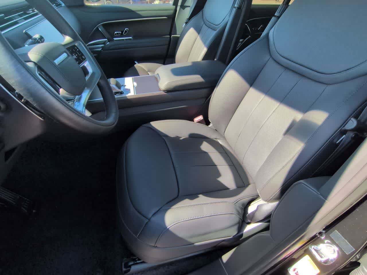 New 2026 Land Rover Range Rover Long Wheelbase SE AWD/4WD image 16