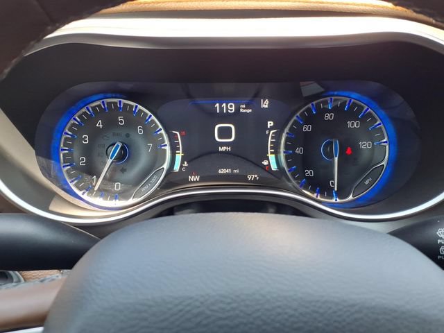 Used 2020 Chrysler Pacifica Limited w/ Advanced Safetytec Group FWD image 27