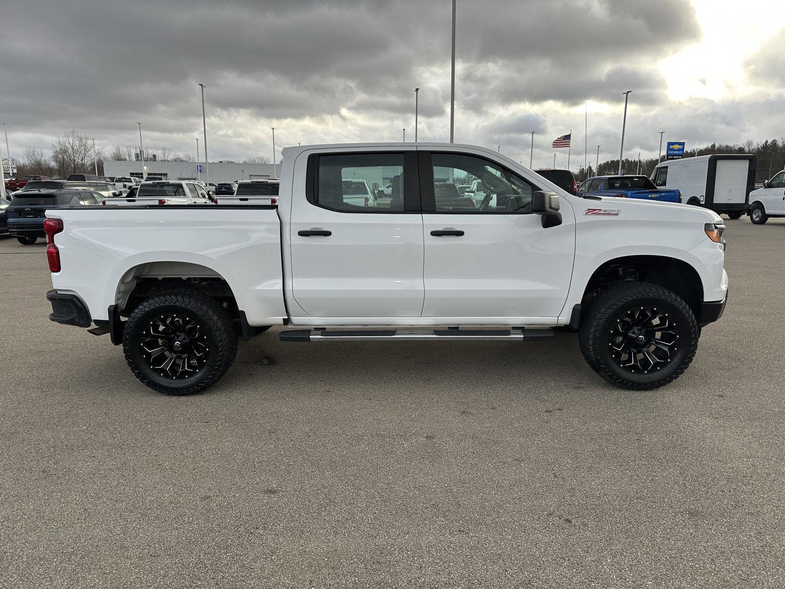 Used 2024 Chevrolet Silverado 1500 W/T w/ Z71 Off-Road Package AWD/4WD image 10
