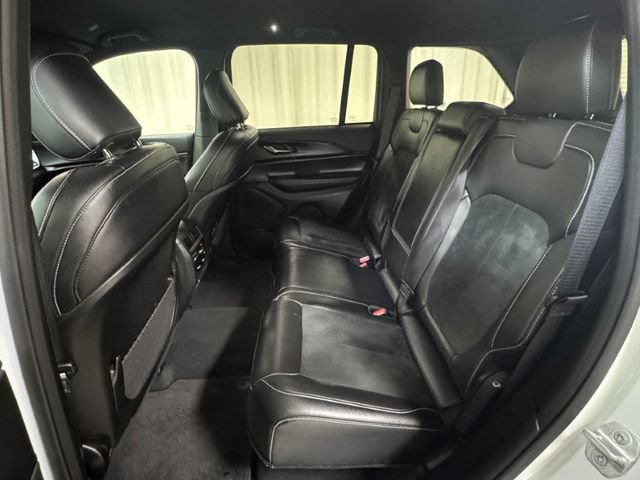 Used 2025 Jeep Grand Cherokee Altitude AWD/4WD image 29
