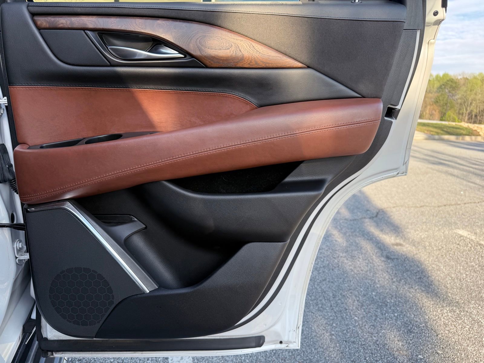 Used 2016 Cadillac Escalade Luxury image 45