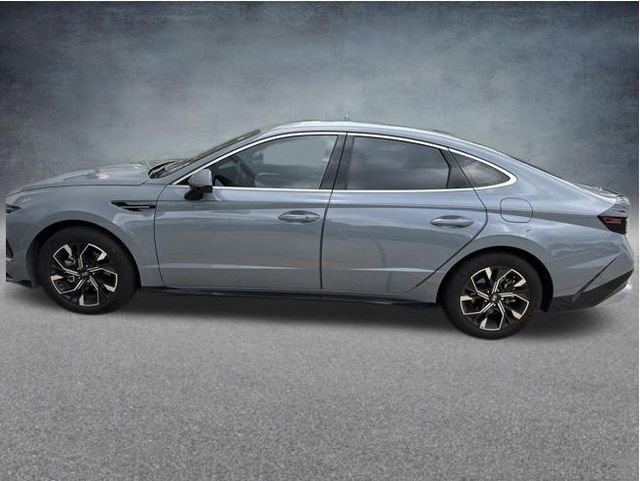 Used 2025 Hyundai Sonata SEL FWD image 2