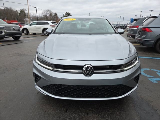 Used 2025 Volkswagen Jetta SE video 2