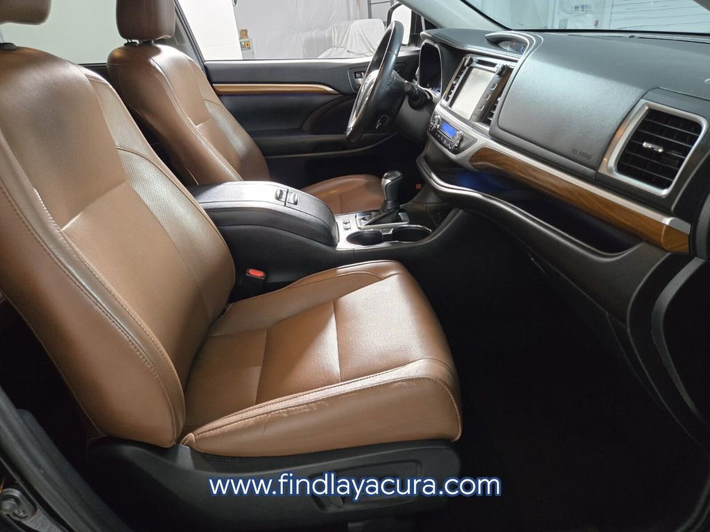 Used 2019 Toyota Highlander Limited FWD image 17
