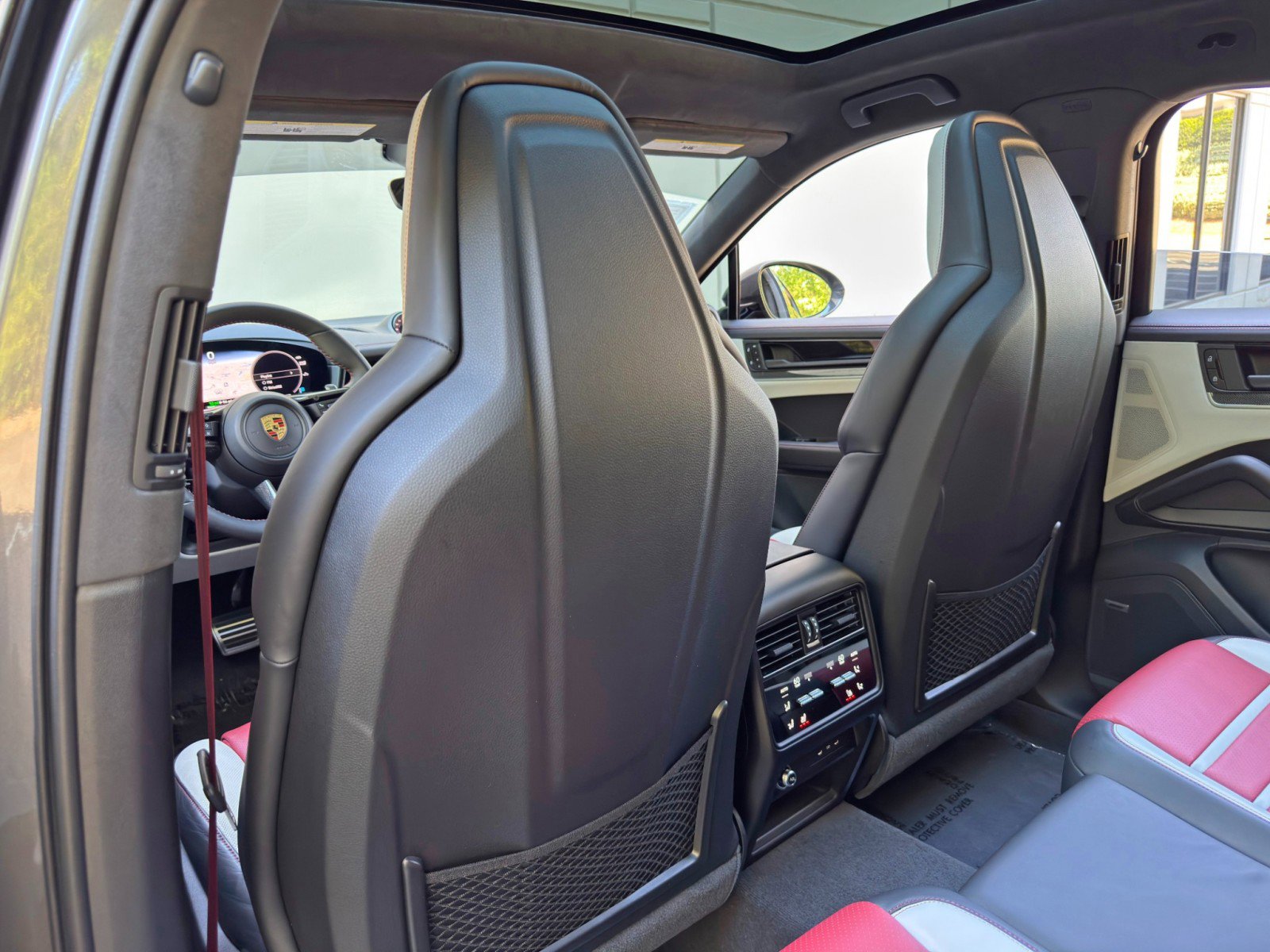 Used 2024 Porsche Cayenne Turbo AWD/4WD image 39