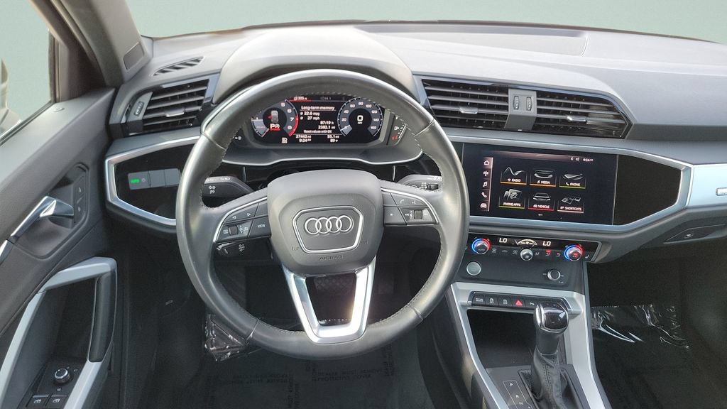 Used 2020 Audi Q3 2.0T Premium w/ Convenience Package AWD/4WD image 12