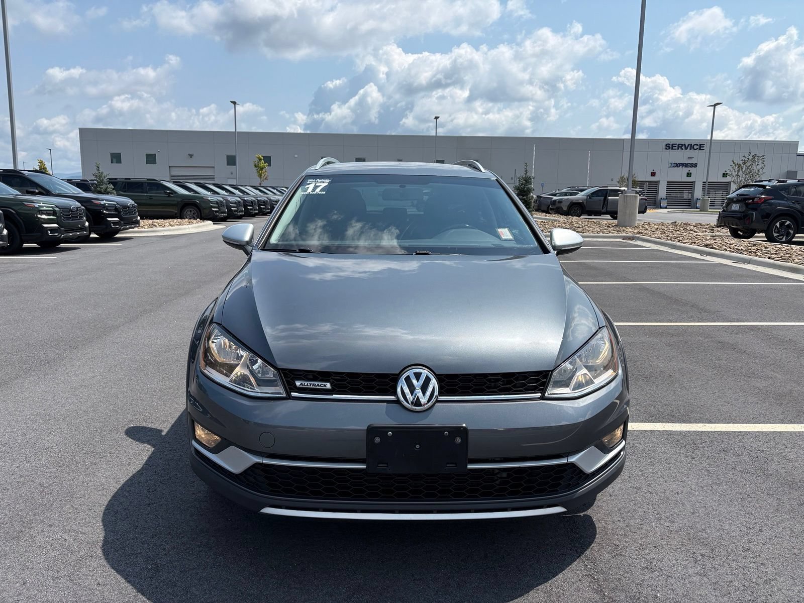 Used 2017 Volkswagen Golf Alltrack S AWD/4WD image 2