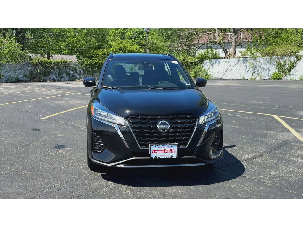 Used 2023 Nissan Kicks SR w/ Interior Electronics Package FWD image 3