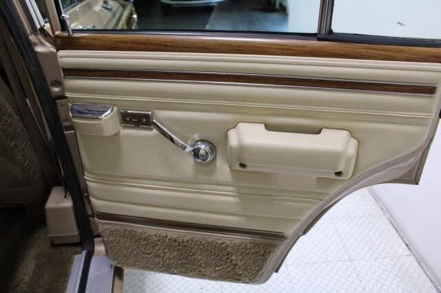 Used 1989 Jeep Grand Wagoneer image 58
