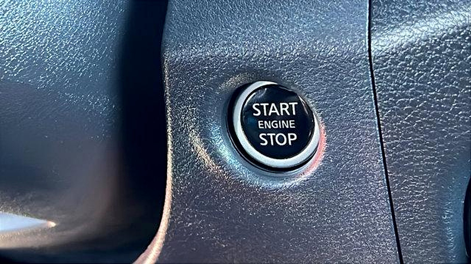 Used 2023 Nissan Frontier PRO-4X w/ Technology Package image 26