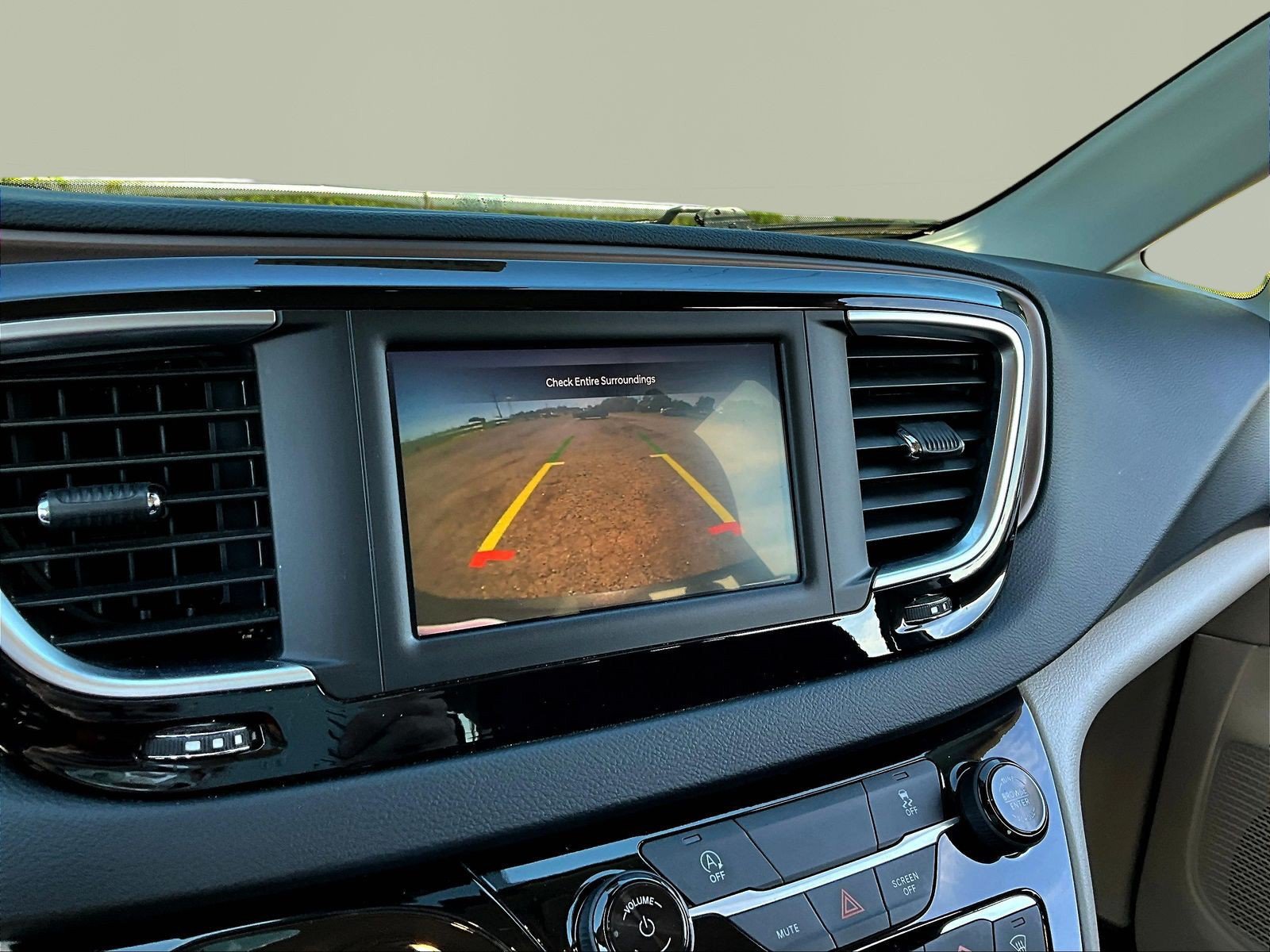 Used 2023 Chrysler Voyager LX FWD image 13