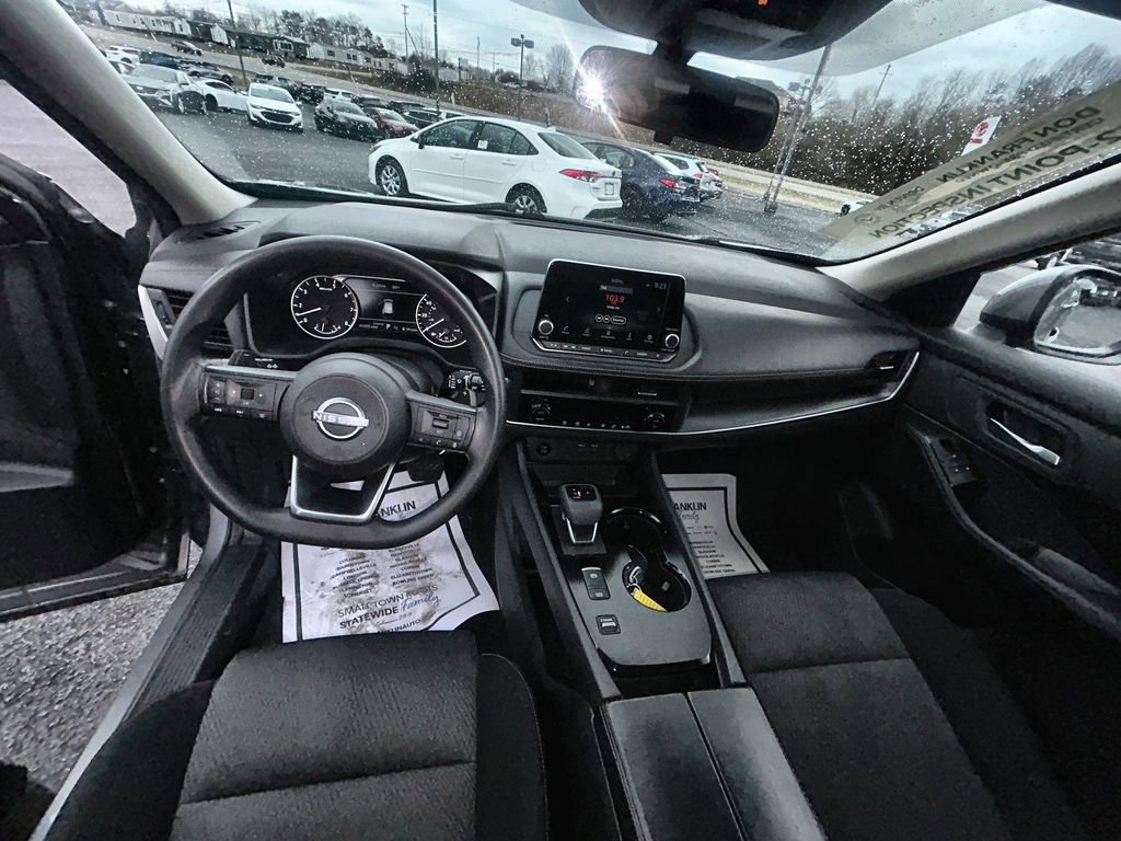 Used 2024 Nissan Rogue SV image 10