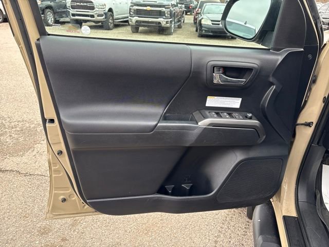 Used 2018 Toyota Tacoma TRD Off-Road image 13