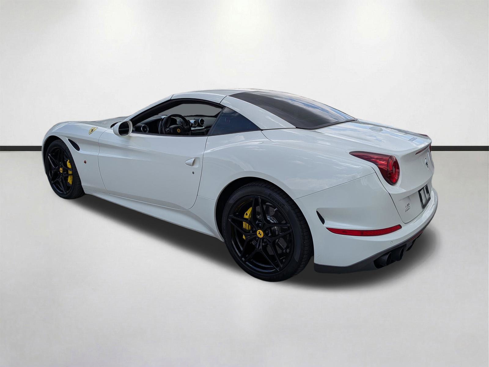 Used 2017 Ferrari California T image 6