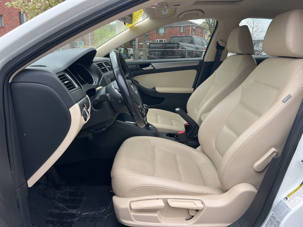 Used 2017 Volkswagen Jetta SE FWD image 14