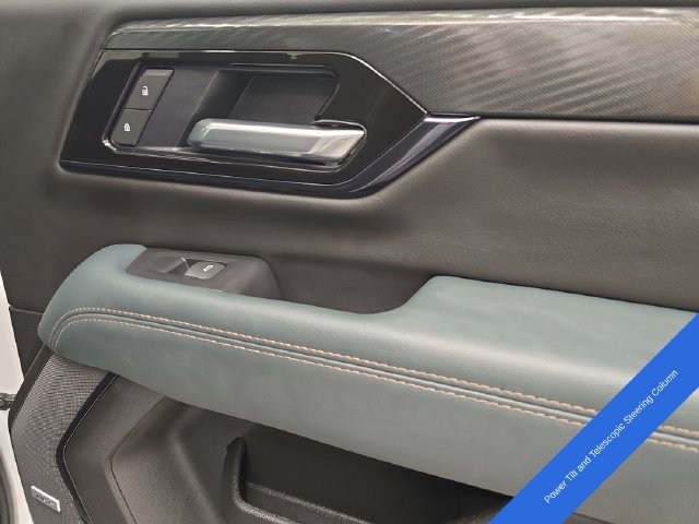 Used 2025 GMC Yukon XL AT4 w/ AT4 Premium Plus Package AWD/4WD image 18