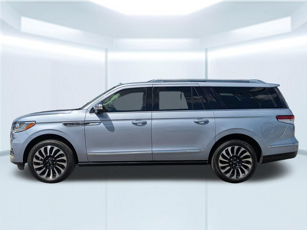 Used 2023 Lincoln Navigator L Black Label AWD/4WD image 2