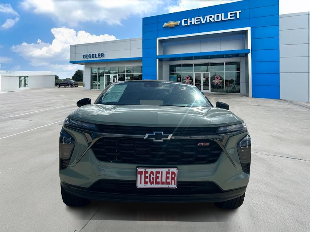 Used 2024 Chevrolet Trax RS w/ Driver Confidence Package FWD image 2