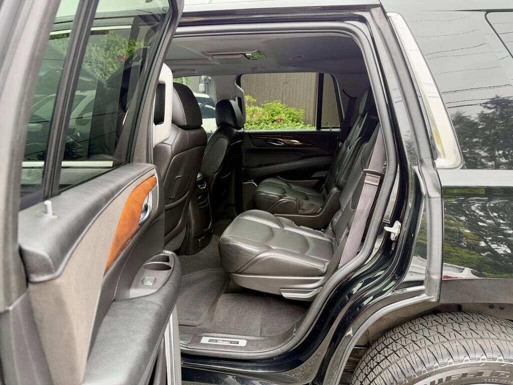 Used 2016 Cadillac Escalade Luxury image 11