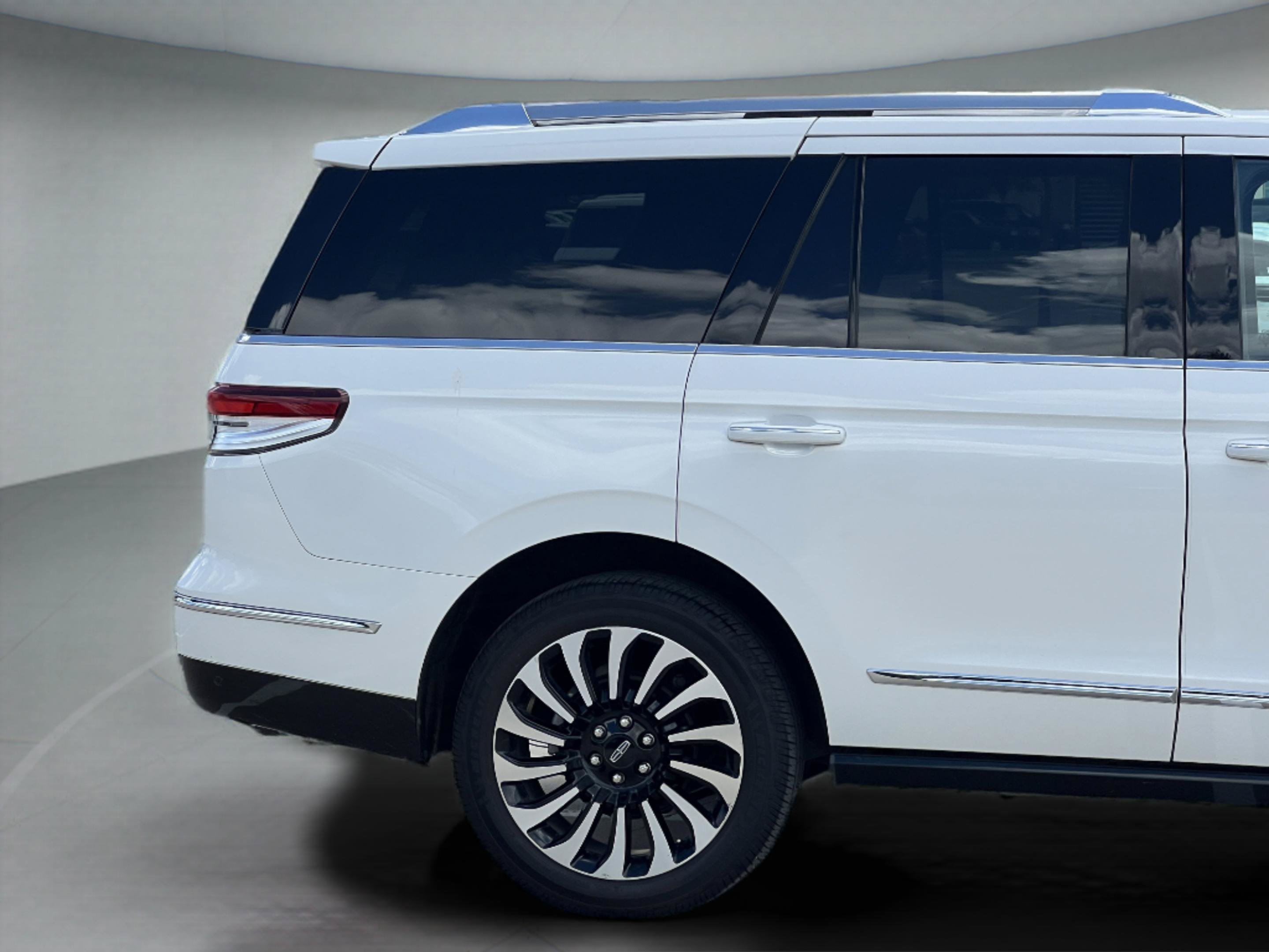 Used 2023 Lincoln Navigator Black Label AWD/4WD image 34