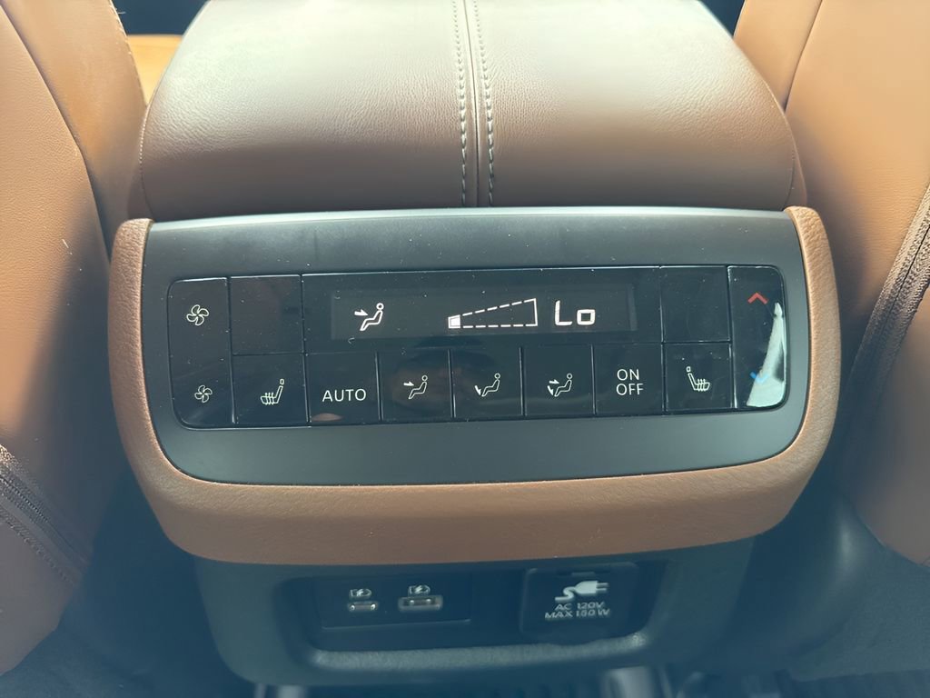 Used 2023 Nissan Pathfinder Platinum w/ Black Appearance Package AWD/4WD image 14