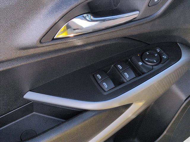 Certified 2024 Chevrolet Trax RS w/ Driver Confidence Package image 11