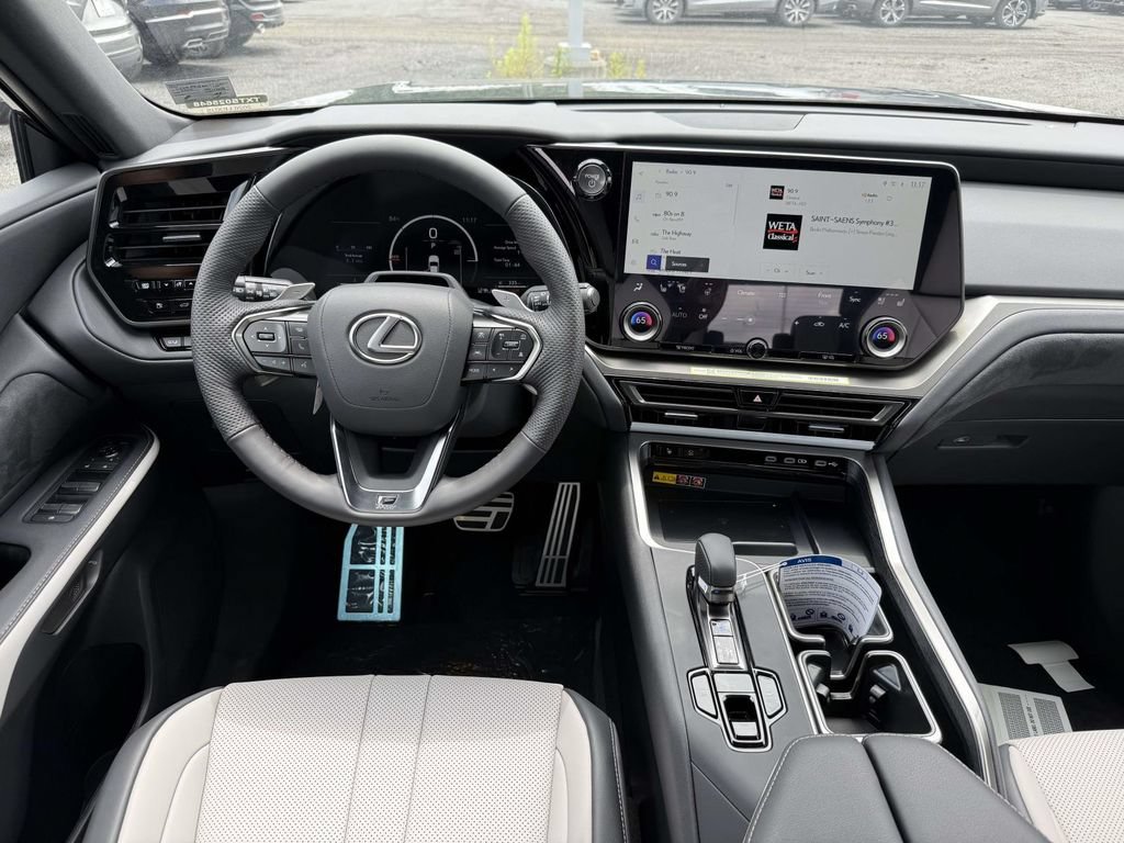 Used 2026 Lexus TX 500h AWD w/ Technology Package image 8
