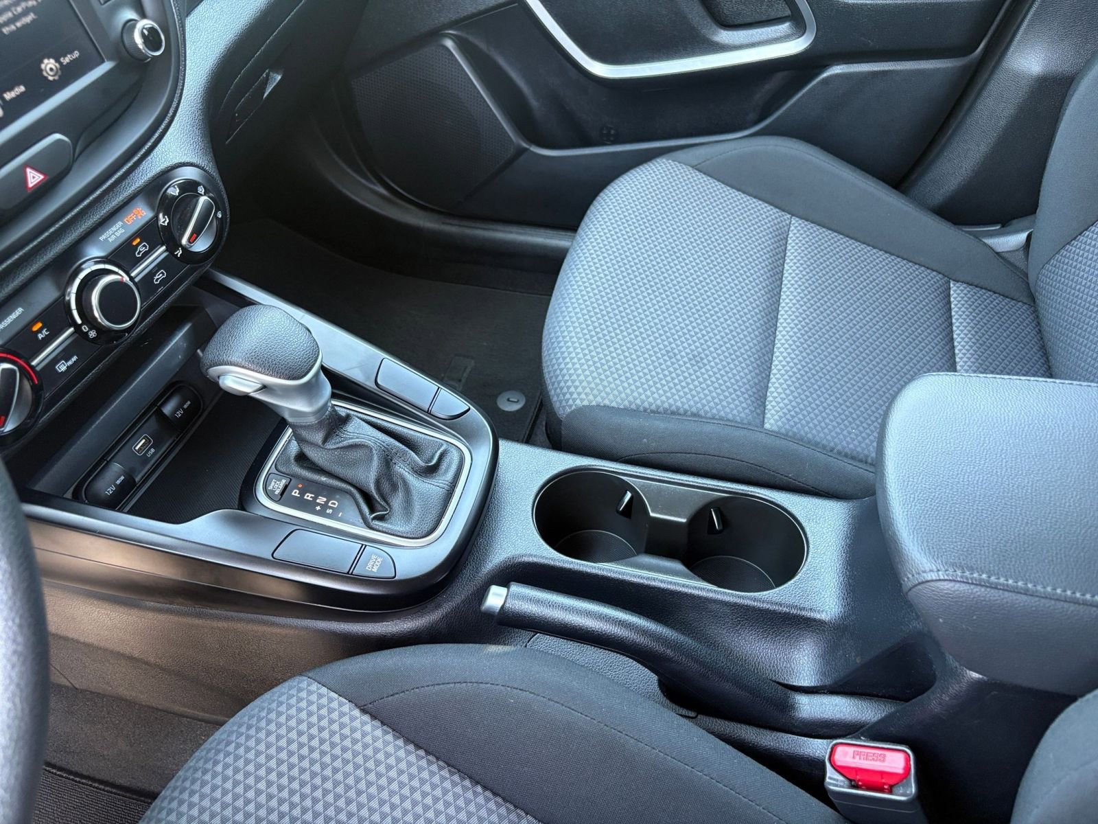 Used 2025 Kia Soul LX w/ LX Technology Package FWD image 39