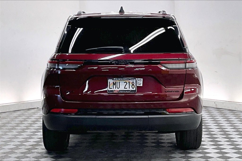 Used 2023 Jeep Grand Cherokee Limited w/ Black Appearance Package image 3