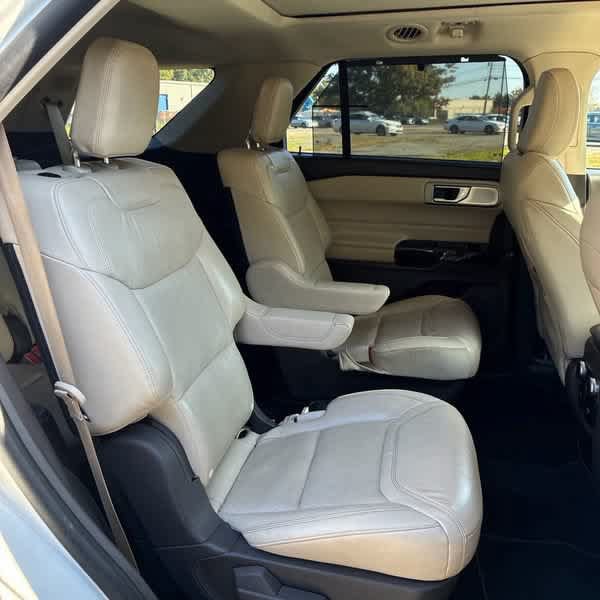 Used 2021 Ford Explorer Platinum w/ Equipment Group 601A AWD/4WD image 24