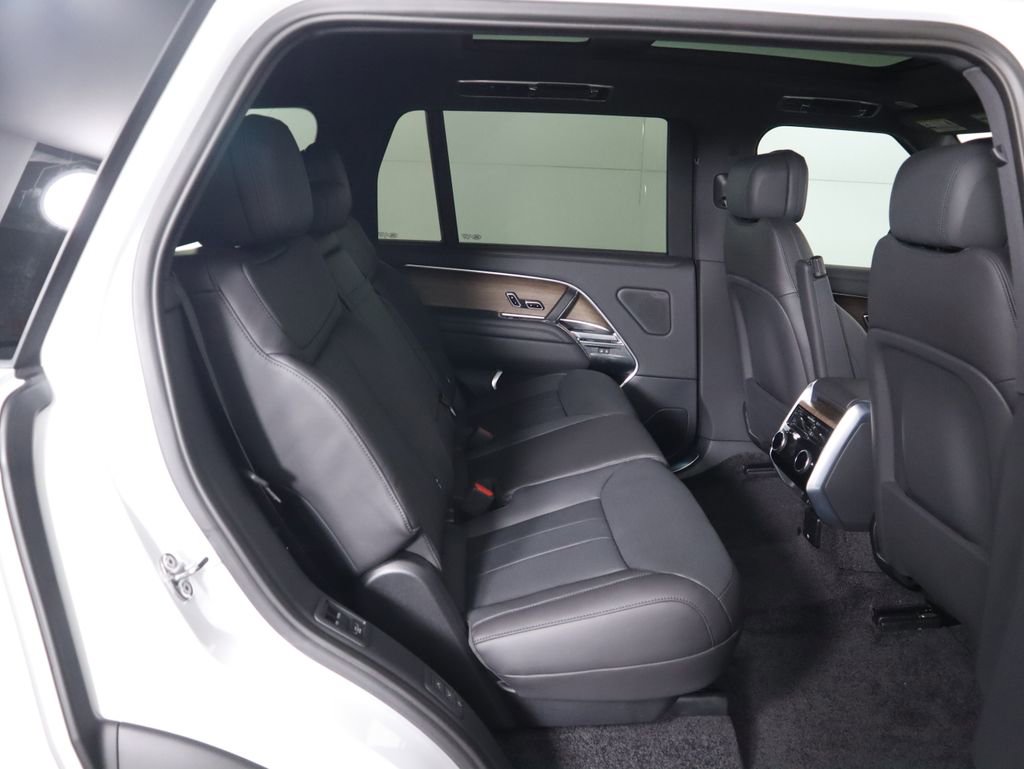 New 2025 Land Rover Range Rover Long Wheelbase SE image 23